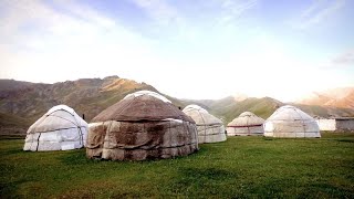 Les yourtes du Kazakhstan : Des abris nomades aux innovations écologiques modernes