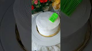 Simple Vanilla cake decorating 🎂🎂🤍🤍🤩 #shorts #youtubeshorts #cake #cakedecorating #viral #short