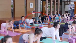 3 men go to a yoga studio full of beauties to find dates,and theycan't take their eyes off them.