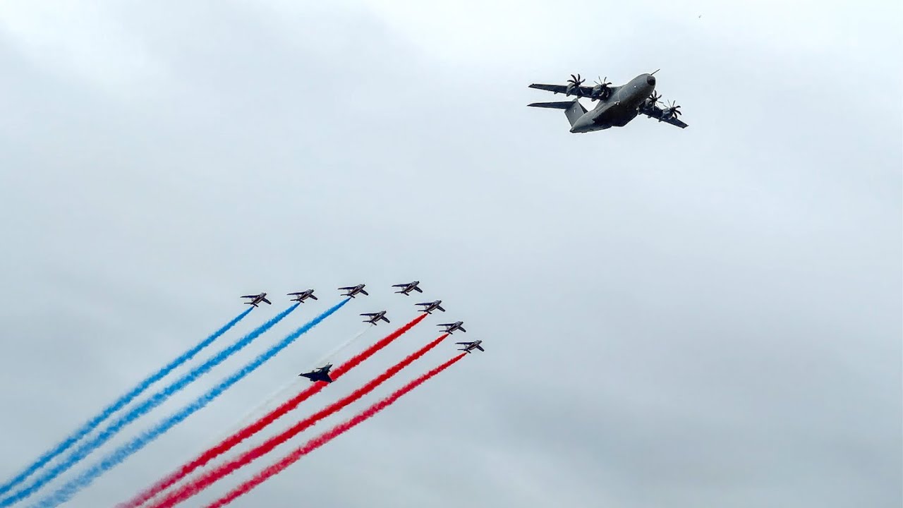 Spectacular Display Of An Airbus A400M's Agility 🦅 Salon-de-Provence ...