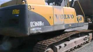 Amazing poor condition of a Volvo EC360 excavator;  \