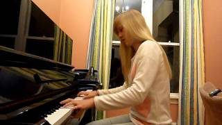 Lara plays Yiruma 'River Flows In You', piano arrangement (piano cover)