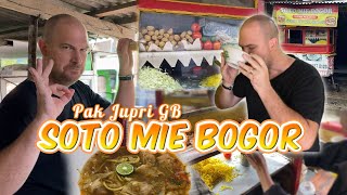 IT'S SO DELICIOUS TO SIP WITH A FRIEND :) | 🇮🇩 🇳🇱 A foreigner tries eating Bogor Noodle Soto | #d...