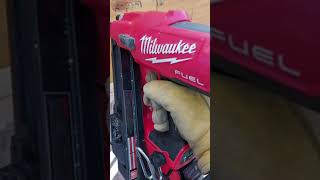 Milwaukee M18 FUEL Framing nailer -30° into lvl