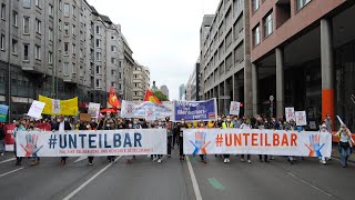 „Unteilbar“-Demo – 10.000 Menschen demonstrieren für Solidarität