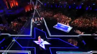 GAROTA CANTA TODOS CHORAM THE X FACTOR USA 2013 GAROTA CANTA TODOS CHORAM THE X FACTOR USA 2013