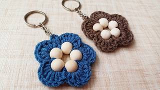 Crochet keychain flower with wooden beads