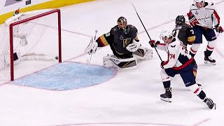 Oshie’s slick no-look pass sets up Carlson’s goal