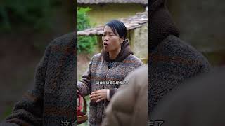 婆婆不小心丟掉媳婦的首飾盒，一邊斥責媳婦粗心一邊去翻垃圾桶！