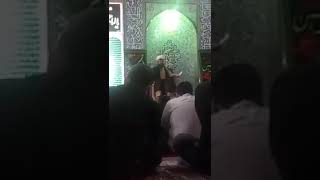 بۆچی لە خۆی دەدات ؟