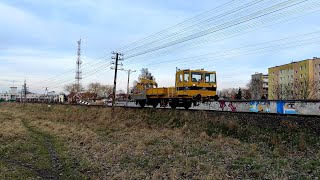 Drezyna na nieczynnej poza sezonem linii kolejowej 229