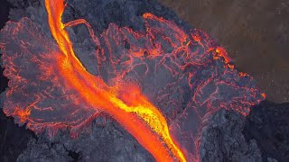 SPECTACULLAR FLIGHT OVER AN ACTIVE VOLCANO ERUPTION!MESMERISING LAVA FLOW OVER ICELAND-Throwback2021