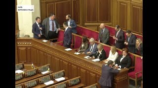Нові-старі - 12 "Слуг" та 5 інших: Рада затвердила новий склад ЦВК - детальніше в репортажі
