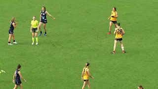 Ultimate sportsmanship by Roxy Roux! 👏 Vic Metro v WA | 2019 NAB AFLW U18s Championships