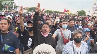 タイで反政府デモ　警察との間で緊迫状態続く(2020年10月15日)