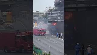 東名高速　横浜町田付近下りの事故　トラック爆発炎上