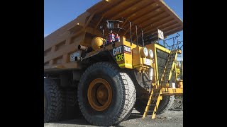 Tutorial cara pengecekan level oli engine,haul truck Caterpillar 793C