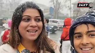 Tourists Enjoying Snowfall at Srinagar