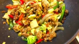 หมูสับผัดก้านบรอกโคลีแบบเผ็ดนิดๆ - Minced Pork \u0026 Broccoli Stir-Fry Recipe