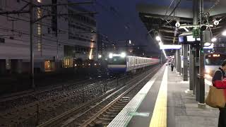 E235系1000番台　横須賀線　西横浜駅通過シーン