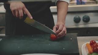 Kitchen hand course: How to chop vegetables (tomato)