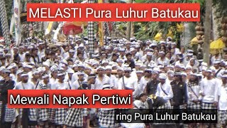 Mewali ke Pura Luhur Batukau saking  Melasti  ring Pura Tanah Lot