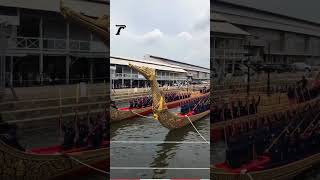 ฝีพายเรือพระราชพิธี ฝึกซ้อมจริงบนเรือพระที่นั่ง 4 ลำ เตรียมพร้อมขบวนพยุหยาตราทางชลมารค #shorts