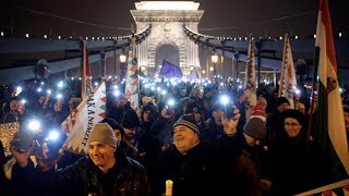 Hungarians Rise up Against Anti-Worker 'Slave Law' and Growing Authoritarianism