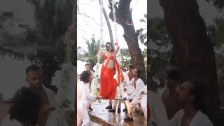 Urfi Javed falls down from swing while shooting for song #urfijaved #falldown🤣🤣🤣