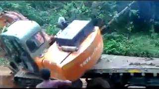 Excavator crash / Неудачная разгрузка экскаватора