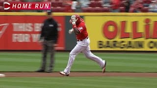 Phillips crushes a solo homer to left