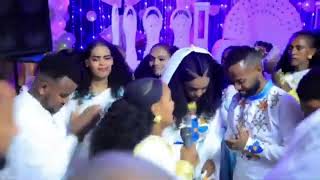 ዋው ዘብል ድምፂ ውንታ ኣብ እዳተሕሽ ትዋሳእት ንሓዋ ኣብ ምርዕኡ ደርፋትሉ ዋው