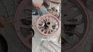 Cambodia fixing Rim of moto bike broken ផ្សារកាំម៉ូតូកង់បី