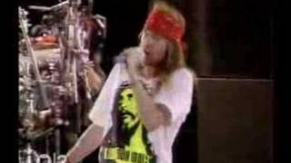 Guns N' Roses - Knocking on heaven's door (At Wembley)