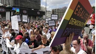 Portogallo, omosessuali potranno adottare i figli dei coniugi
