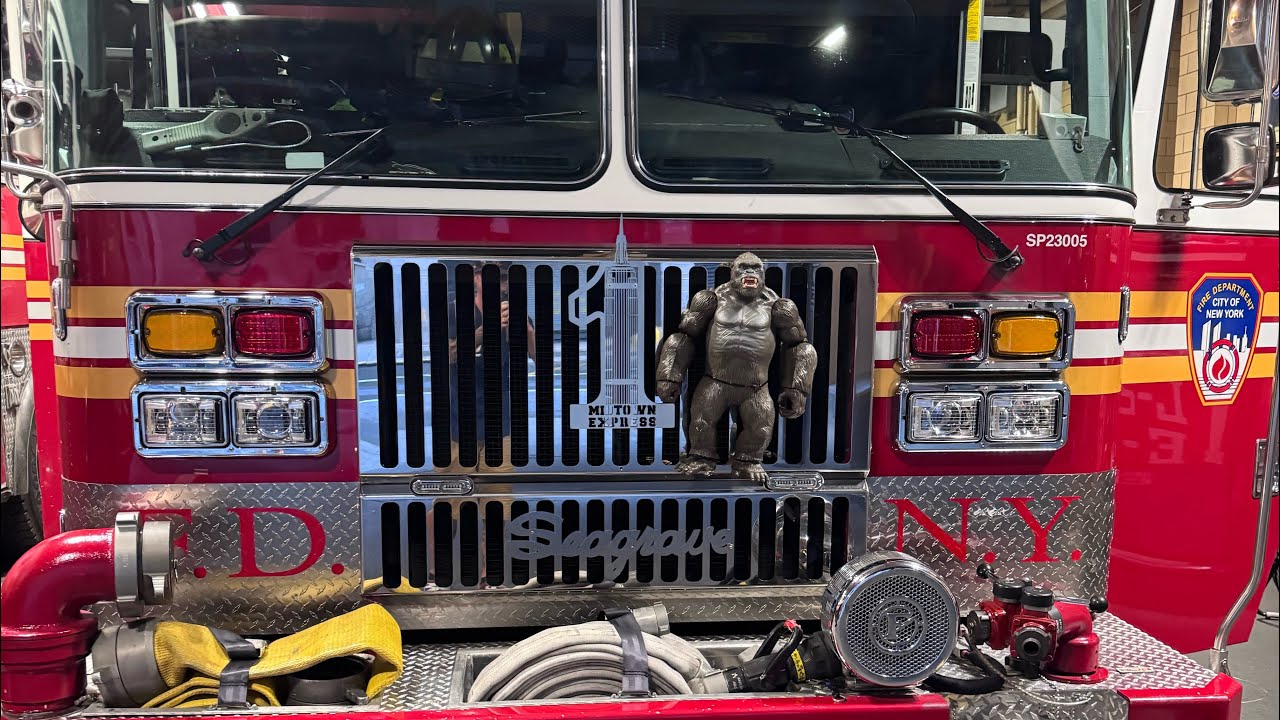Fdny Engine 1 And Ladder 24 Responding Youtube