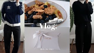 (eng) vlog | 직장인 브이로그. 데일리룩. 주 3회 러닝하는 갓생 일상. 다이소 로로템. 출근룩. 아디다스 트랙탑. 디올 립글로우. 파사드패턴. 시엔느. 루에브르. 엔오르