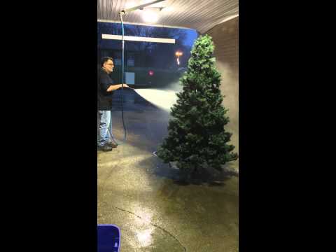 How to clean a dusty Christmas tree How to clean a dusty Christmas tree