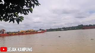 suasana tepian sungai segah berau~Kendaraan tambang batu bara~Musik sape kalimantan~Jejak kampung