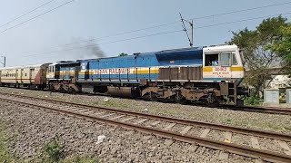 🚂16848 SENGOTTAI TO MAYILADUTHURAI EXPRESS!! GOC WDP 4D POWER FULL DISEL LOCOMOTIVE LEVEL CROS SKIP