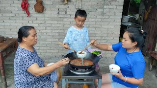 梅子做的贵州腊肉豆米火锅，泡饭吃太香了【梅子美食】