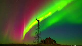 8K HDR Aurora timelapse at Abandoned Farm, Cymric Saskatchewan, Canada 2024