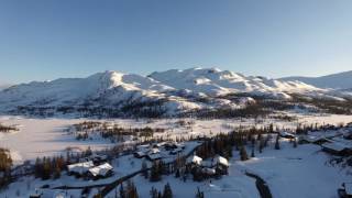 Dronevideo utsikt over Gausta og Gaustatoppen