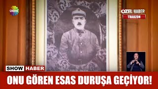 Onu gören esas duruşa geçiyor!