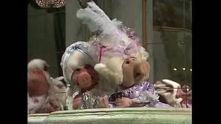 Muppet Songs: Miss Piggy - Stayin' Alive
