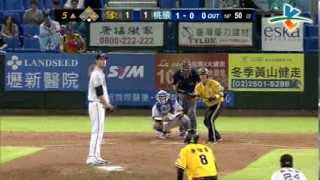 20130924 CPBL 象VS桃猿 5上 陳智弘很會點，離得分不遠~