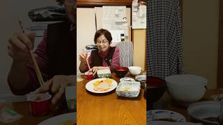 ９４歳ツムツムばあちゃん朝のモグモグタイム❗️👵