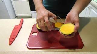 How to Peel a Mango in Under 10 Seconds