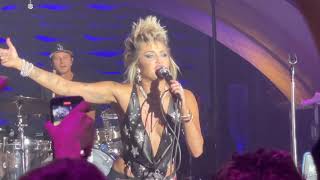 Miley Cyrus Sings “Plastic Hearts” in 2021! (Las Vegas Concert)