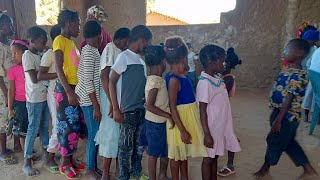 sabias que os Africanos ficam muito feliz no culto?veja...